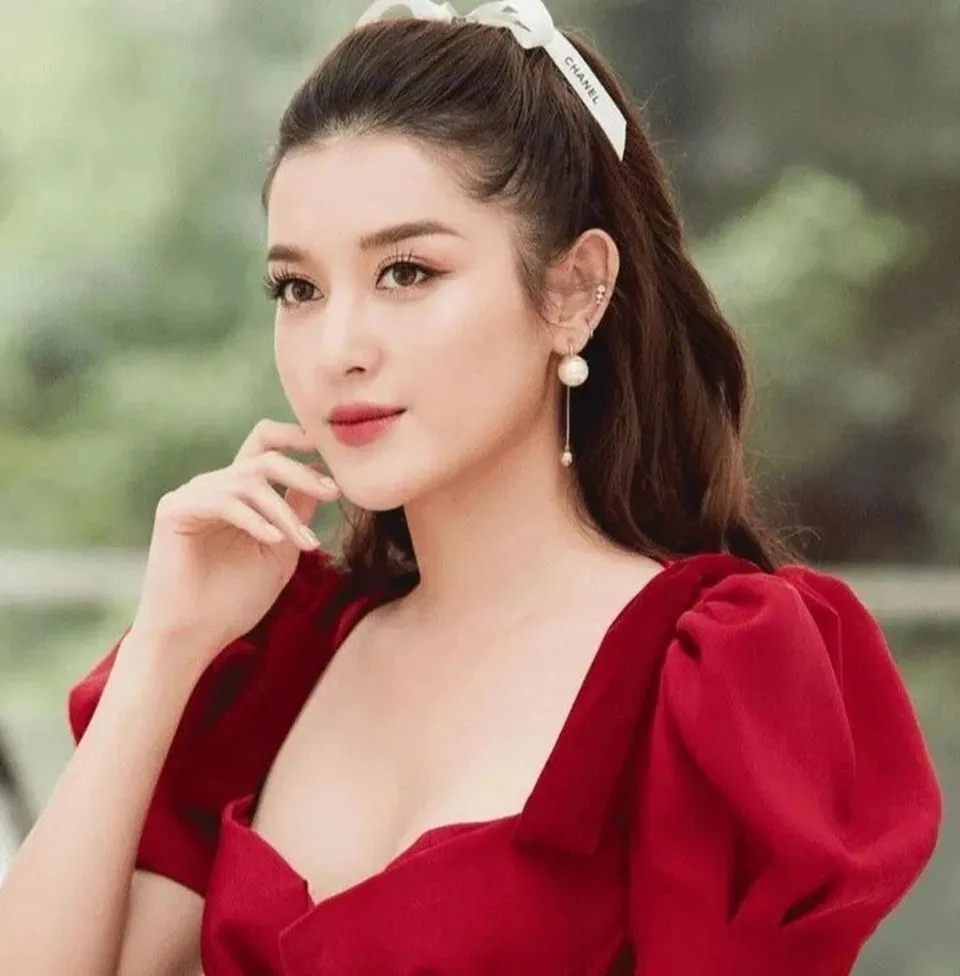 银行女性高管画像:最年轻的仅36岁,这三位在业内创造多个“第一”