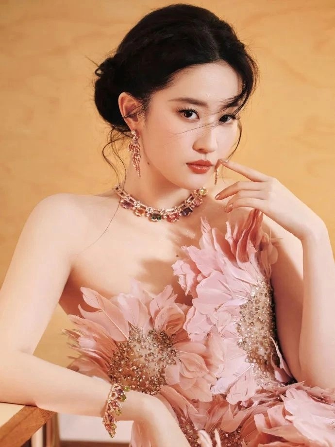 10岁Lucky女大十八变,竟成李承铉翻版?