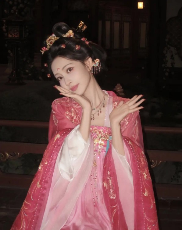 网友吐槽《枭起青壤》聂九罗妆容：真实感与美学惯性的博弈